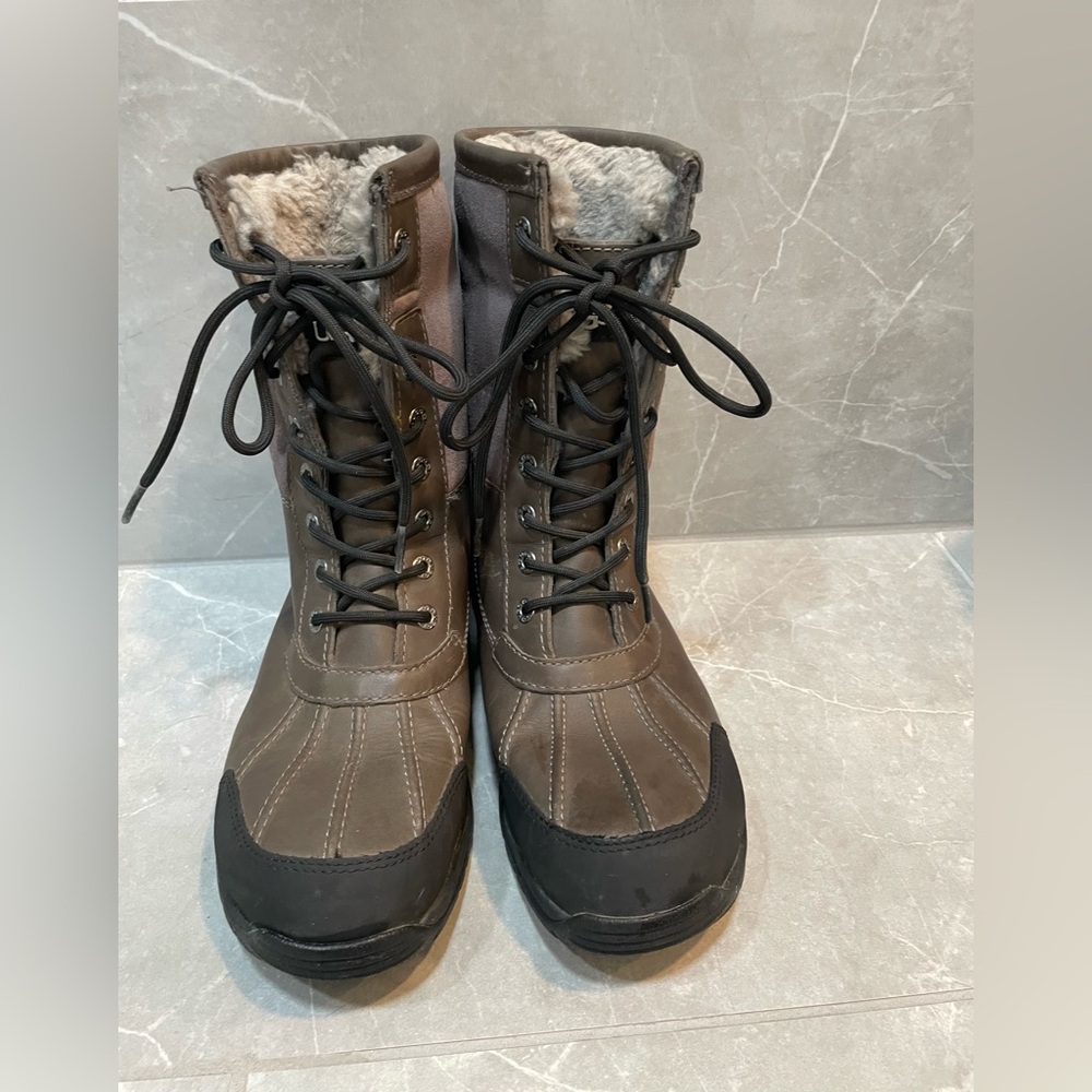 UGG Women’s Adirondack Brown Lace-Up Boots with Shearling Collar